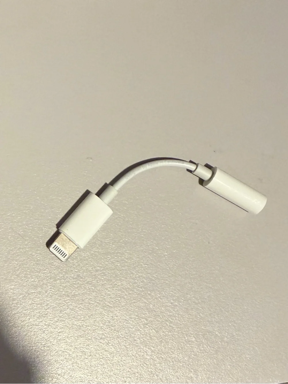 White Lightning to 3.5mm Headphone Adapter (Lightning Audio Adapter)